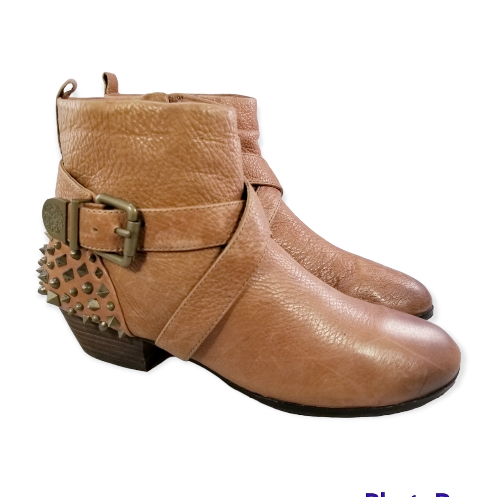 VINCE CAMUTO STEAMPUNK STUDDED BUCKLE SIDE ZIPPER TAN LEATHER ANKLE BOOTS SZ 10